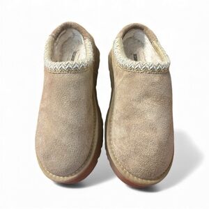 Cushionaire 6.5Cozy Tan Kabuki Cozy Platform Slippers